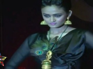 Hot Models Shows Her Sexy Back At"Navinya Fusion Collection"Fashion Show