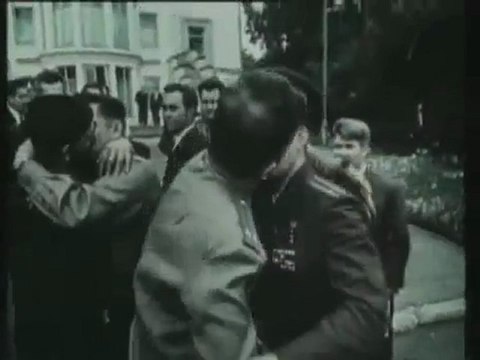 Oktay Tınaz Rus Kozmonot Yuri Gagarin Uzay a Çıkan İlk İnsan