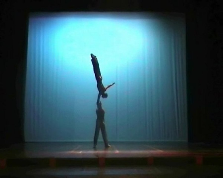 DUO SEZ-YAN-acrobatic-presents Art agency valentino