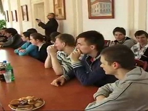 Uczniowie Ogólniaka na wagarach w Urzędzie Miasta Ostrów Mazowiecka 2011