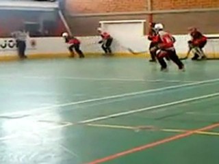 Un but  d'anthologie des Pirates de Creil contre les Ecureuils d' Amiens (RSA) - Roller Hockey