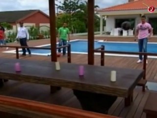 Cristiano Ronaldo luce absdominales en su casa