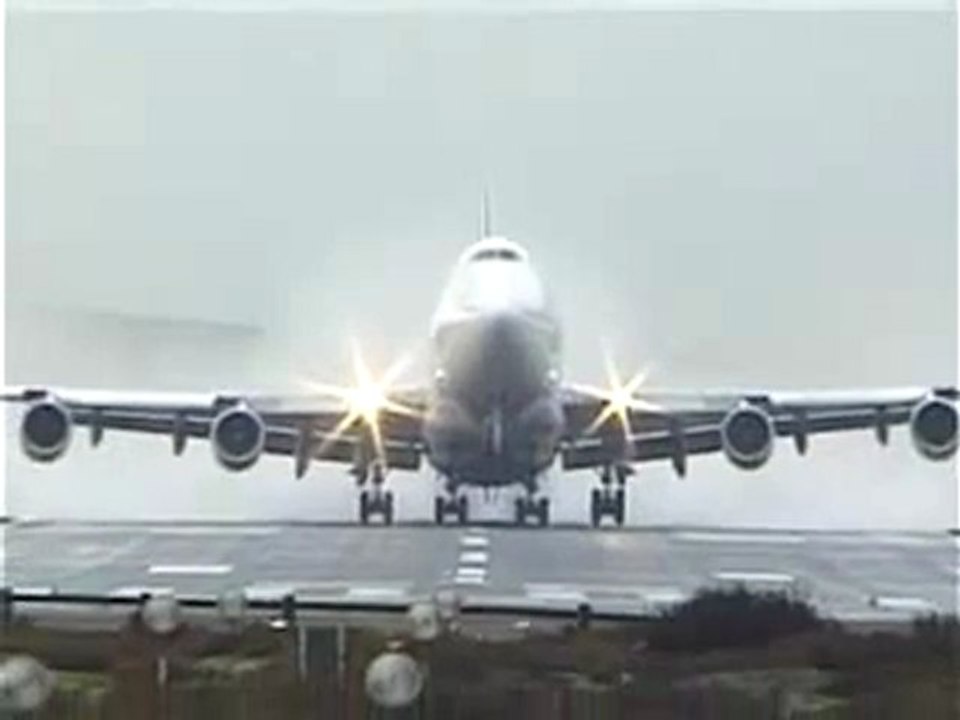 Boeing-747 Insane Takeoff!!