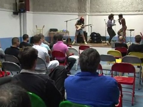 TWIN TWIN EN CONCERT À LA MAISON D'ARRÊT DES HAUTS-DE-SEINE DE NANTERRE