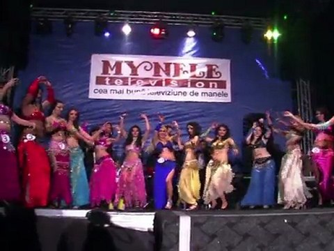 Concours de beauté pour les filles Roms en Roumanie