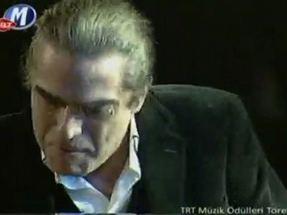 Fahir ATAKOĞLU (TRT Müzik Ödülleri Töreni)