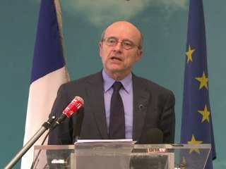 Juppé : il revient aux Libyens de se "débarrasser" de Kadhafi