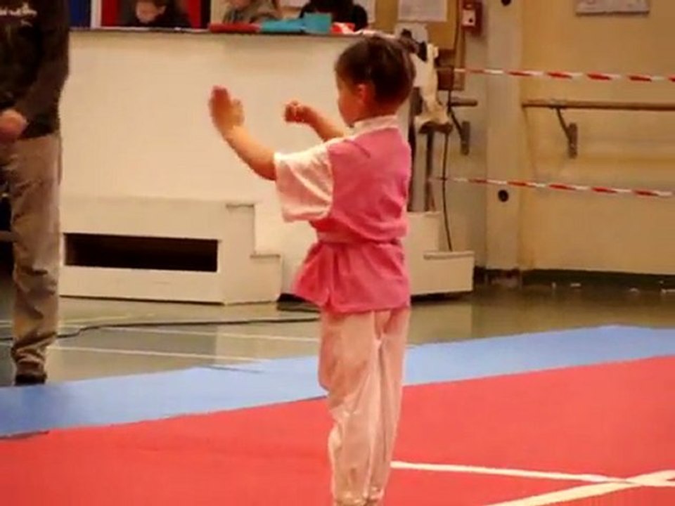 Compétition Wushu Cholet, Thaïs 1ere de son groupe