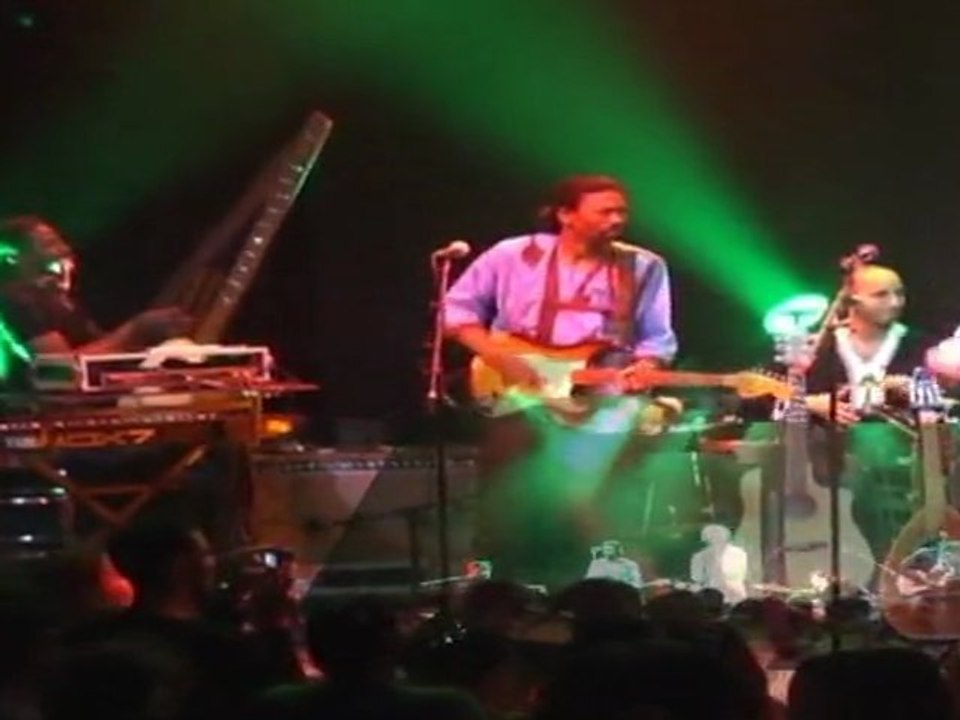 Banlieues Bleues 2011 au Deux Pièces Cuisine : Bombino et Aziz Sahmaoui