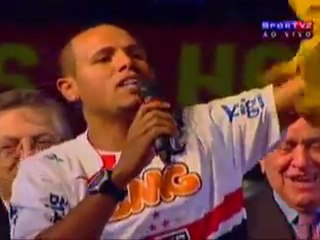 Η επίσημη παρουσίαση του Λουίς Φαμπιάνο από τη Σάο Πάουλο