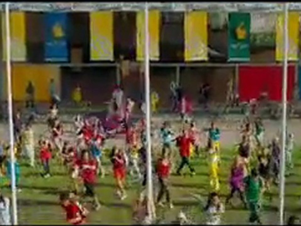 Novo Ano Começou - Clipe de High School Musical - O Desafio