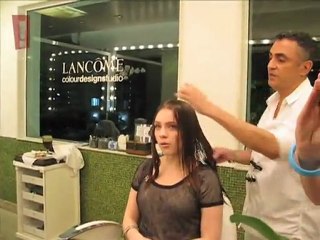 Cecília Dassi muda o visual em salão carioca