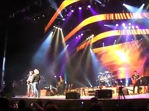 Daniel canta com Zezé di Camargo e Luciano