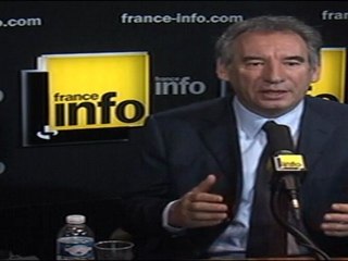 Laïcité: Fillon "désavoue publiquement" la majorité (Bayrou)
