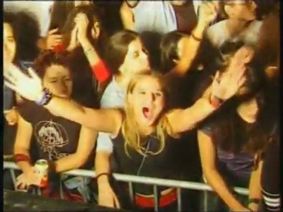 ΠΥΞ ΛΑΞ - O MΠΑΜΠΟΥΛΑΣ ΤΡΑΓΟΥΔΑΕΙ ΜΟΝΟΣ ΤΙΣ ΝΥΧΤΕΣ LIVE