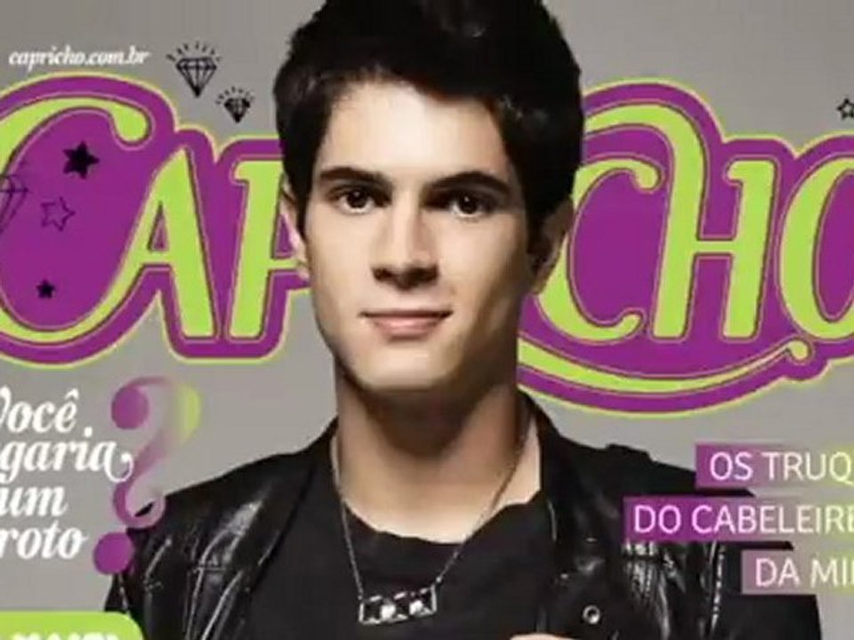 A nova CAPRICHO está com três capas do VDG