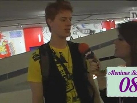 CAPRICHO em busca de garotos bonitos no SPFW