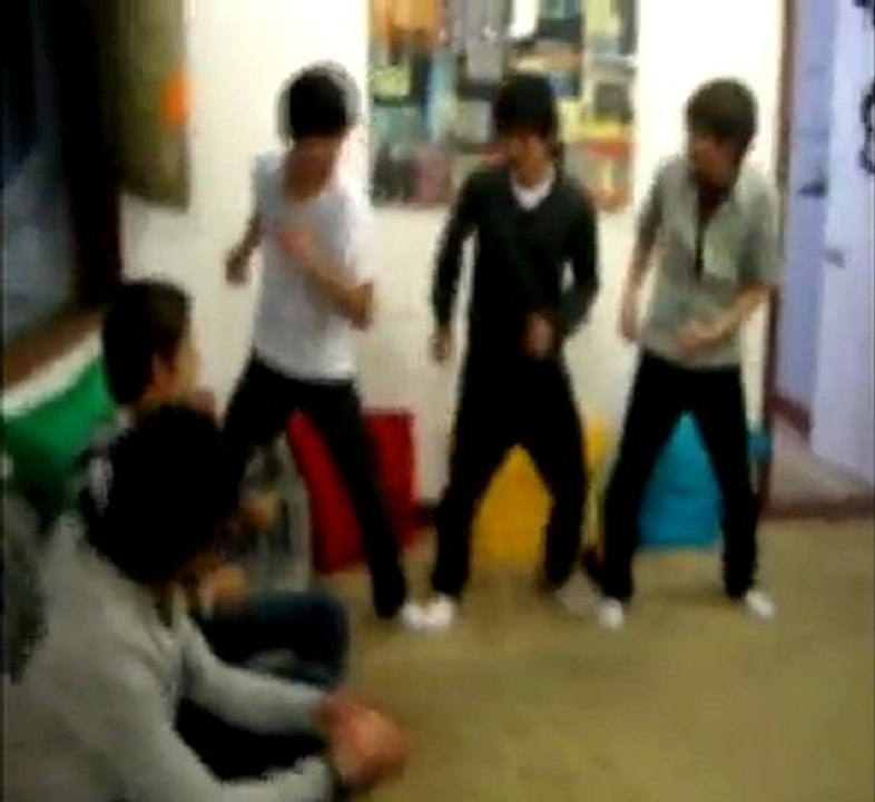 Colírios CAPRICHO dançando o Rebolation