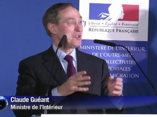 Débat laïcité: Claude Guéant "obligé" d'y participer