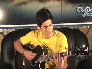 Bruno Anacleto faz serenata fofa para nós!
