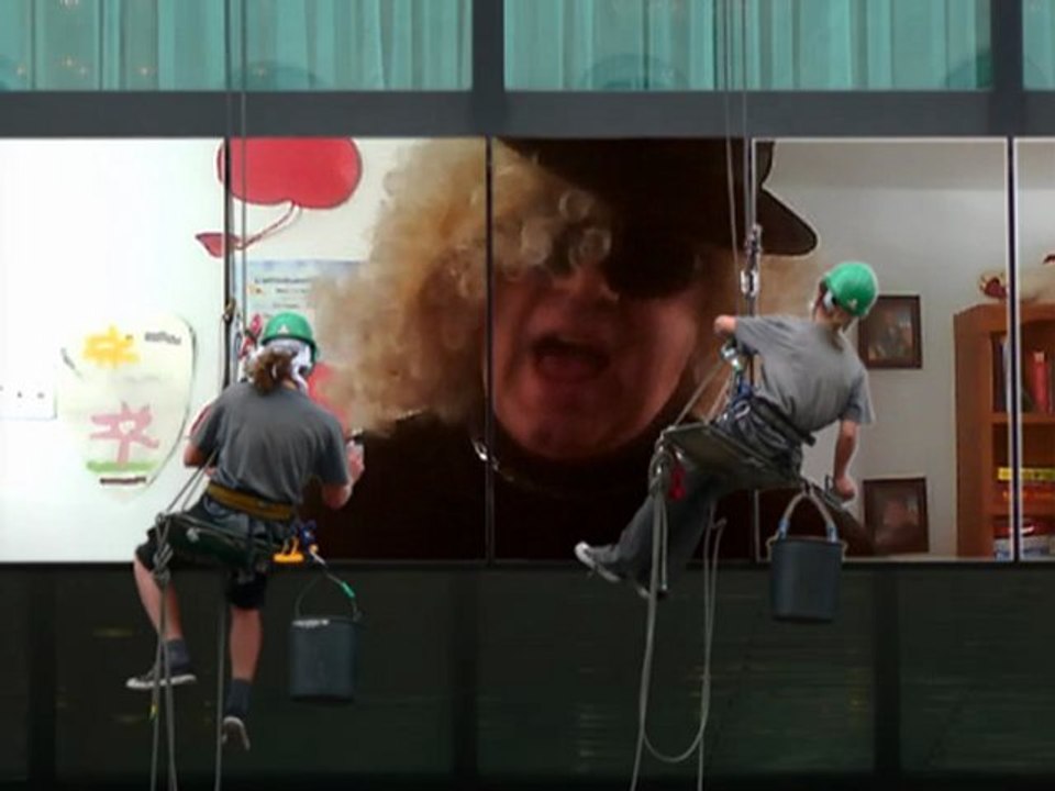 LIPSING GLASS  LADY GAGA ..SPECHLESS...
