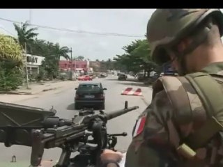 Patrouille des forces françaises à Abidjan