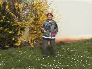 Mamy sous les fleurs