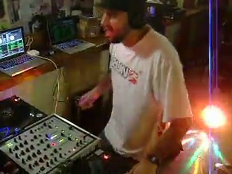 Oskr'Ssteppa- Malomaké meet Factor [i] @t Broc'Café 31 03 11
