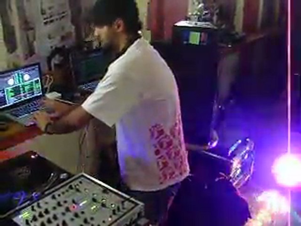 Oskr'Ssteppa- Malomaké meet Factor [i] @t Broc'Café 31 03 11