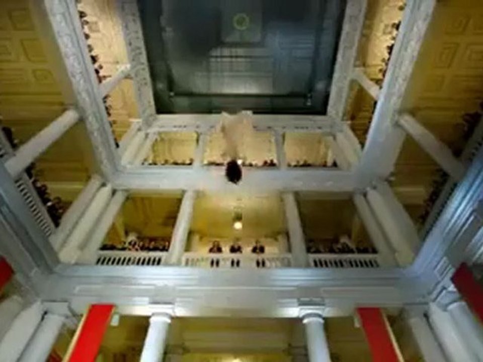 Beren Saat 2011 Patos Rolls