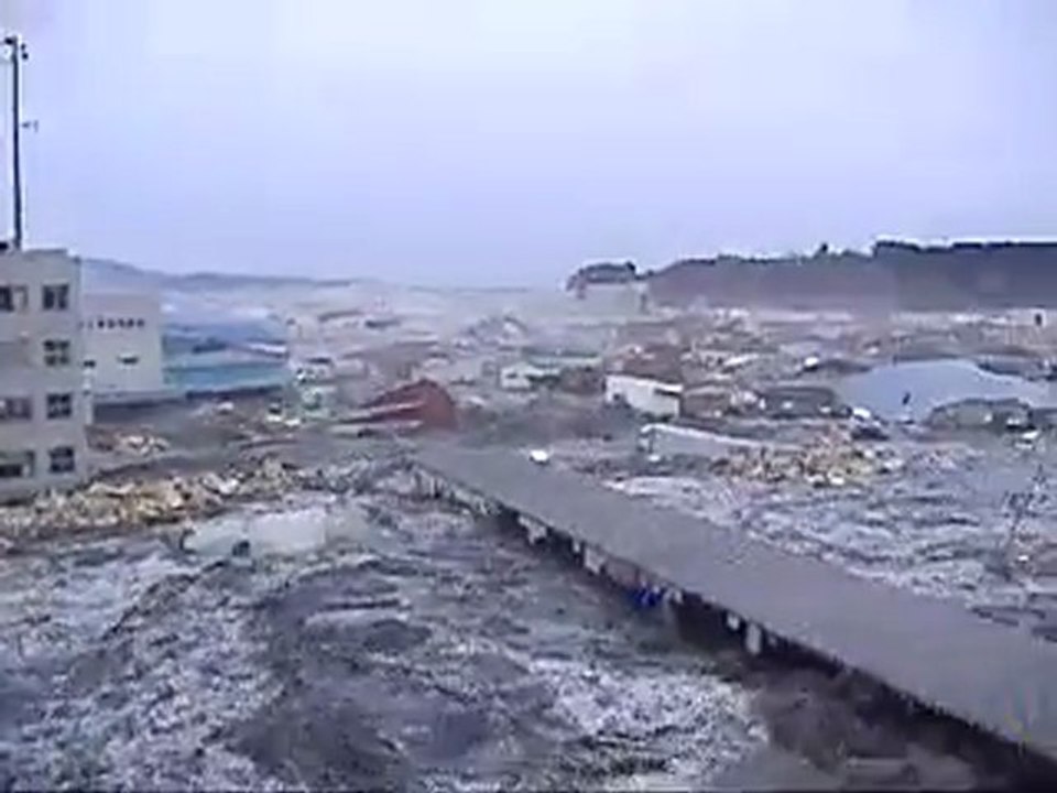 le tsunami détruit la ville de Kesennuma