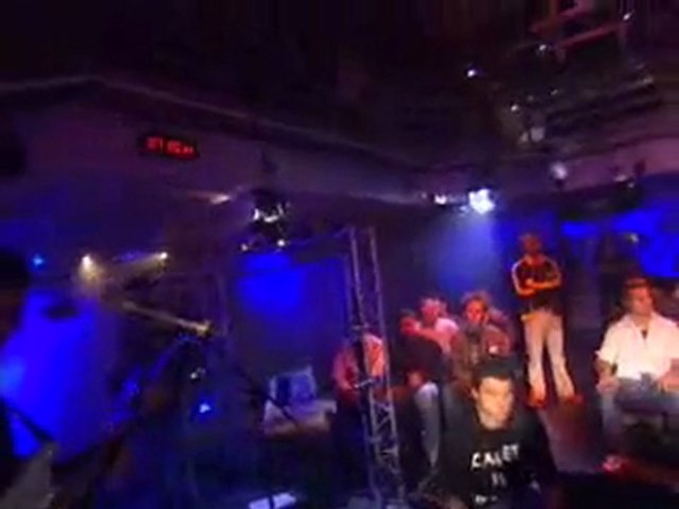 cauet sur fun radio  1 er émission (01.10.2004)