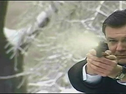 pepper spray with gun replica to self defence