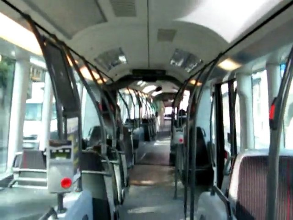Caluire-et-Cuire, Montée des Soldats en Cristalis ETB18 sur la Ligne C1 du réseau TCL