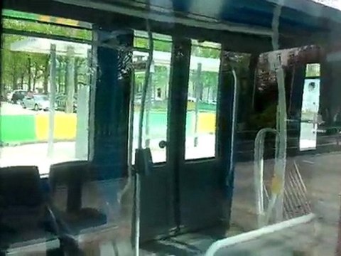 Station du tram prés de la gare SNCF de Reims en rodage