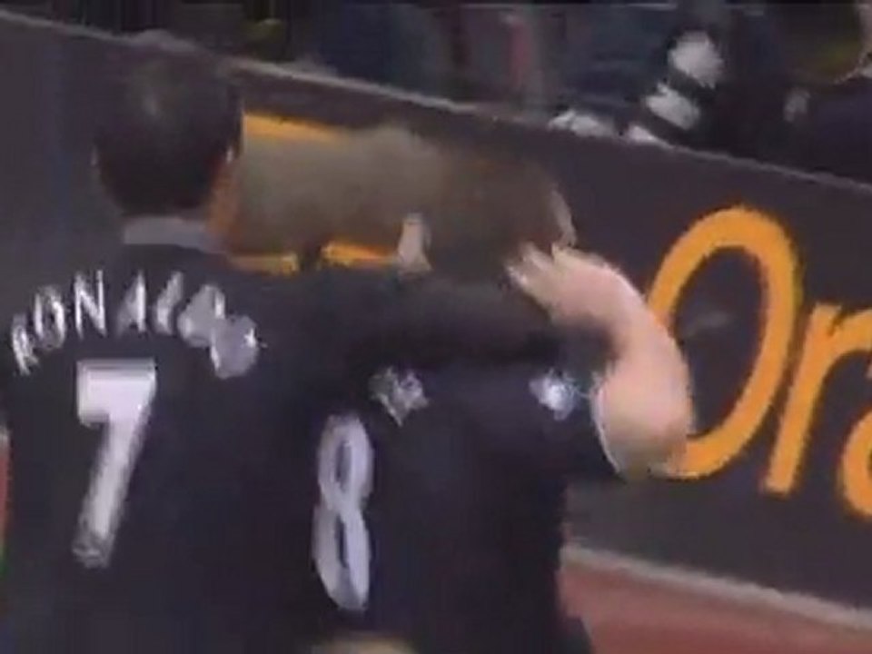 Ο Ρούνι σκοράρει κόντρα στη Λίβερπουλ