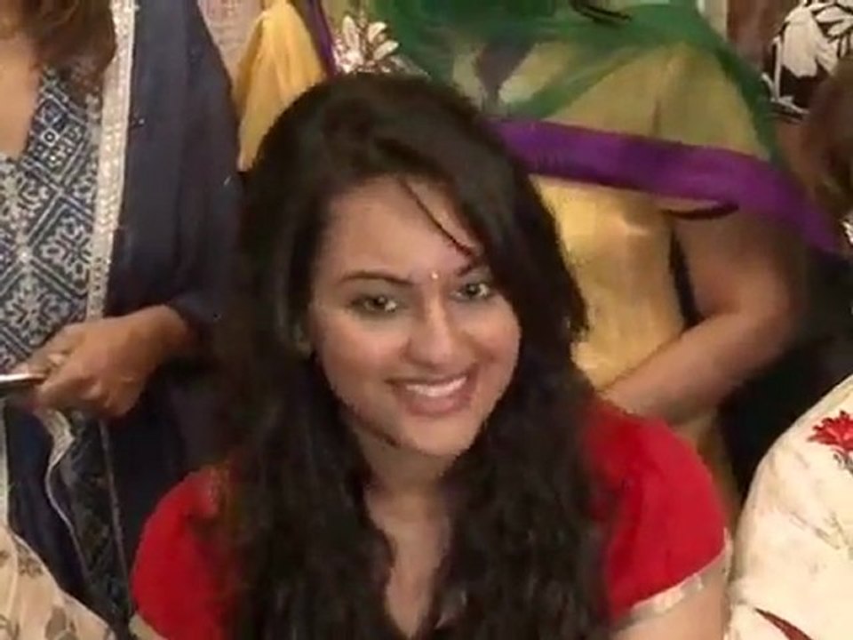 Bollywood Stars Wish Their Fans A Happy Diwali - Bollywood News