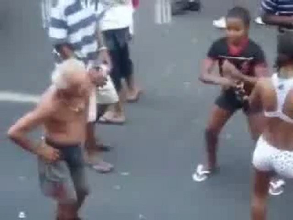 0160 - Papy drague dans un festos