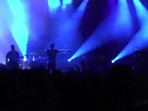 Mass Hysteria / Knowledge Is Power