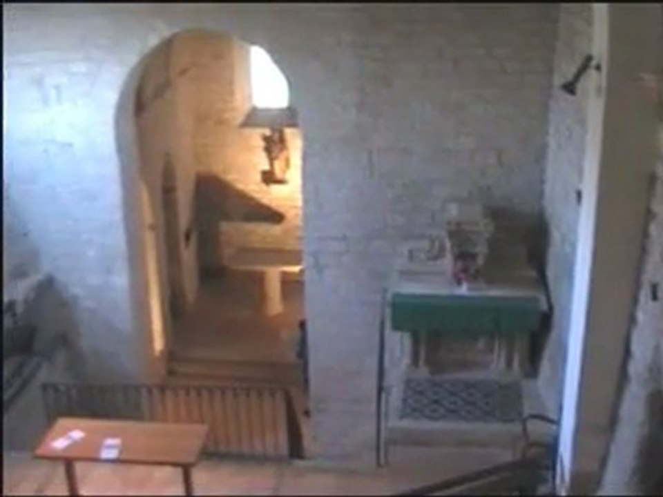 Vals,Eglise semi-rupestre dans le Pays de Mirepoix