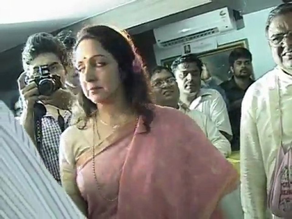 Hema Malini's Prefers Her Devotion To Art Over Acting - Bollywood News
