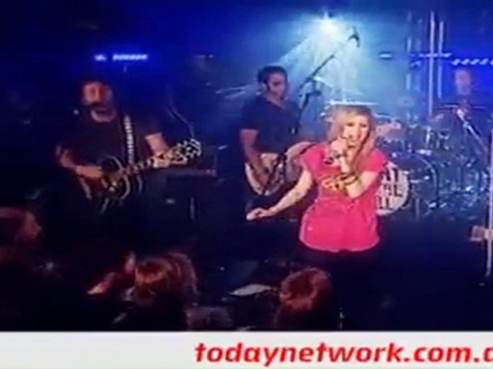 Avril Lavigne - Smile Live At 2DayFm World Famous Rooftop