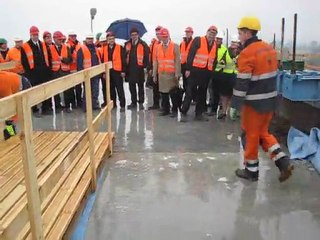 Minister Grabarczyk na nowym moście autostradowym