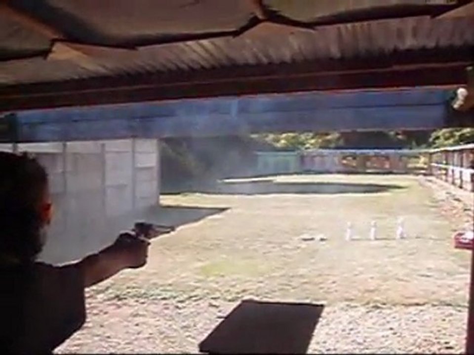 tir a la quille au revolver poudre noir cal.44 remington 1858 à 10m