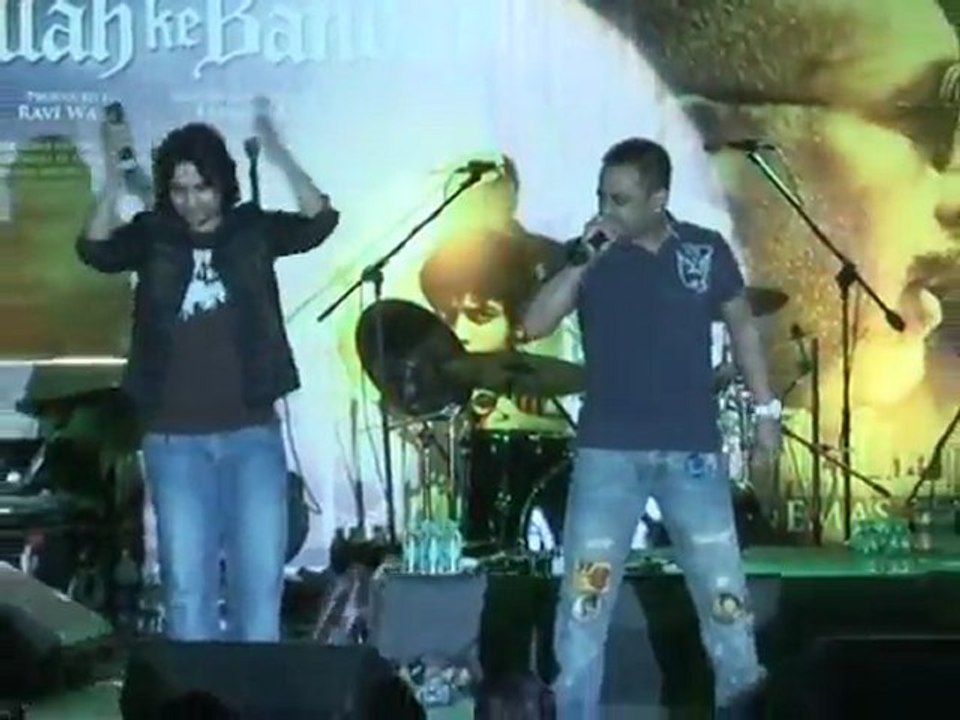 Allah Ke Banday - Bollywood Movie Review - Sharman Joshi, Faruk Kabir, Naseeruddin Shah