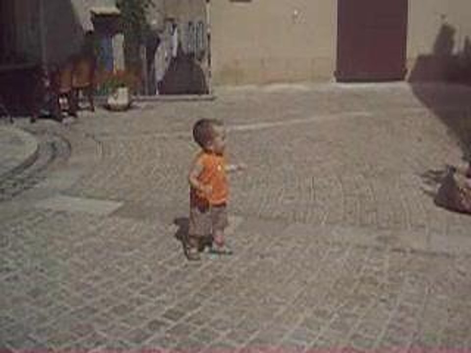 dans un village