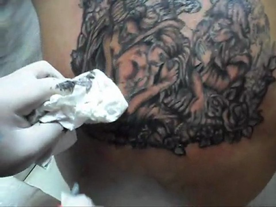 Sırt dövmesi 1. seans İstanbul dövme salonu tattoo murat melek dövmesi