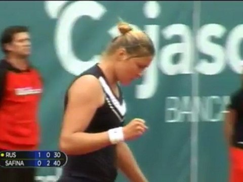 Safina recovers to advance