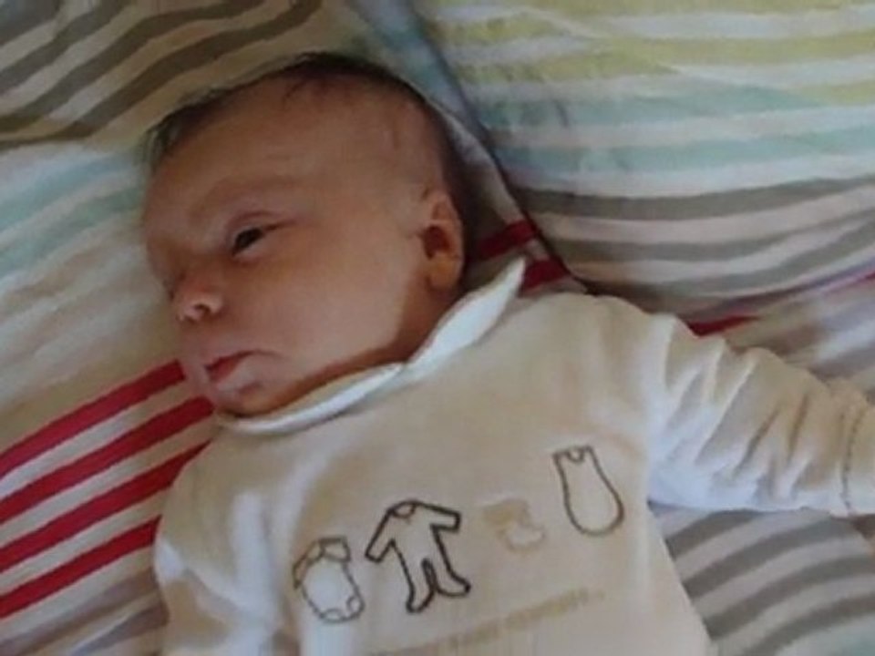 06-04-2011 sur le lit de Papa & Maman