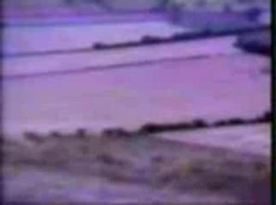 UFO - OVNI Forming Crop Circles